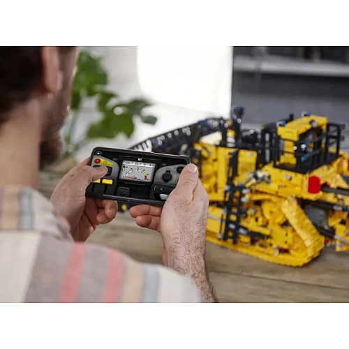 Конструктор LEGO Technic 42131 "Бульдозер Cat D11 с ДУ"